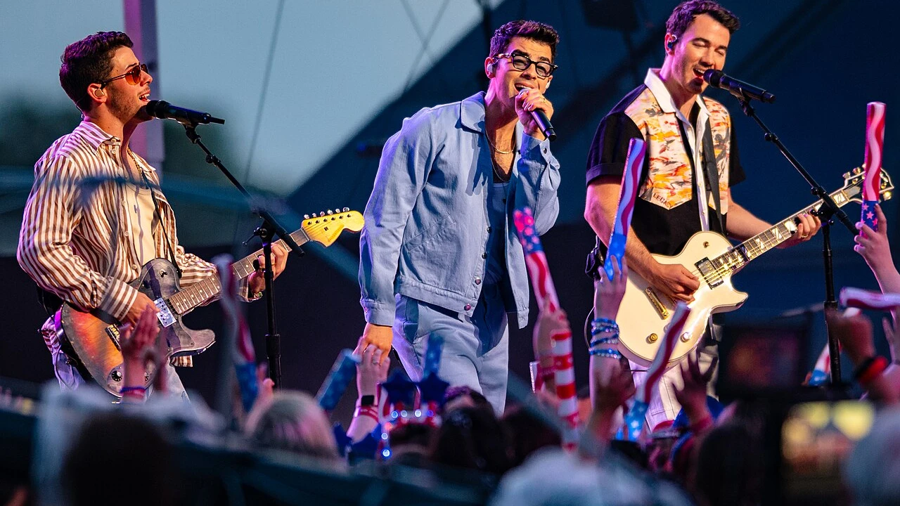 Jonas Brothers Tour 2026-2027: Setlist Secrets, Stage Sightlines & Ticket Deals